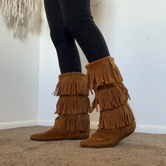 Minnetonka Brown Calf Hi 3-Layer Fringe Boots - Size 7 - Picture 1 of 3